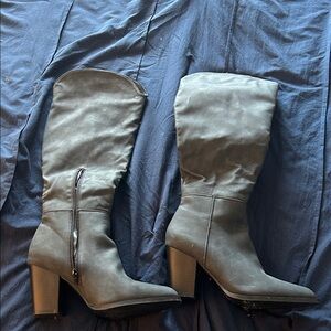 Stylish Gray Women's Boots
